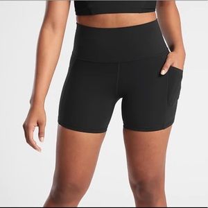 Athleta Women’s Salutation Pocket 5 in. Short